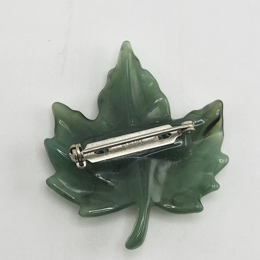 Signed Avon Maple Leaf Brooch Pin Green Dew Touch Lucite Rhinestone 1.5